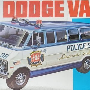 Sealed 72 Dodge van Model kit